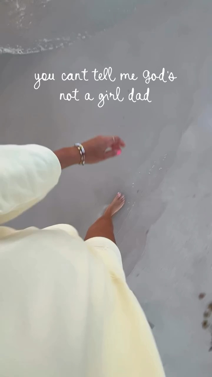 // yeah, God’s a girl dad 🌈🫶🏻🐚🐬🤍☀️🍦🌊 //
