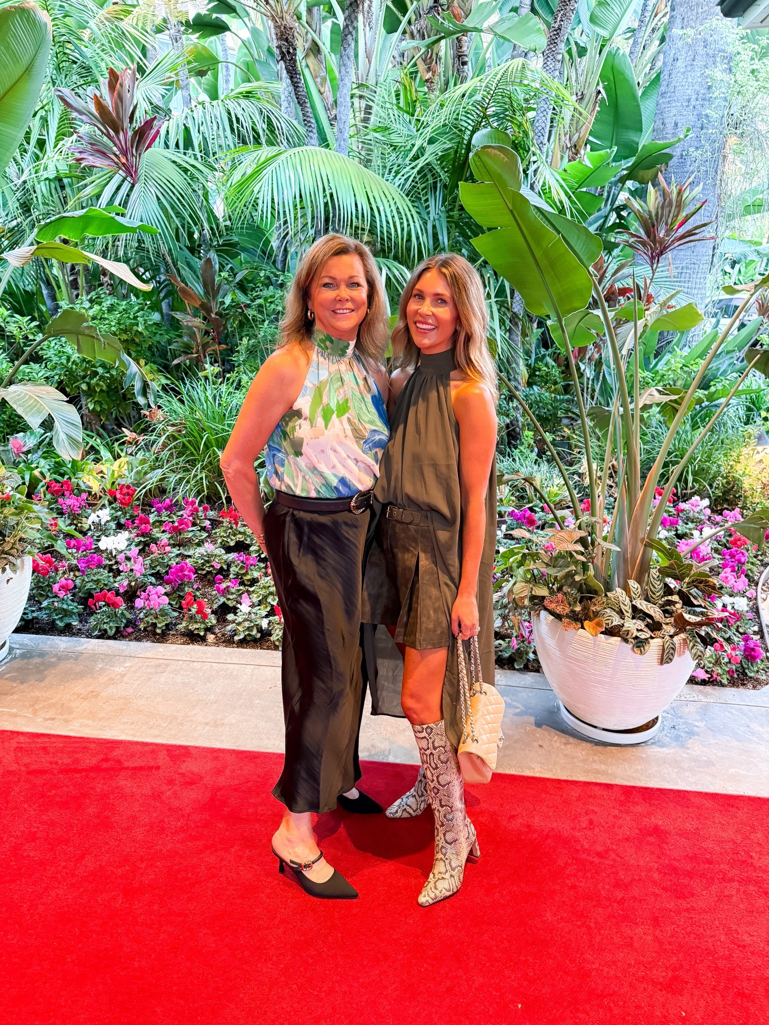 Last night’s dinner outfit! 
Commense top size small
Pleated leather shorts size small
Chanel purse 
Snakeskin boots 


#LTKTravel #LTKStyleTip #LTKOver40