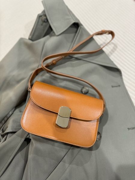 Sezane trench and Milo mini bag #sezane #trenchcoat