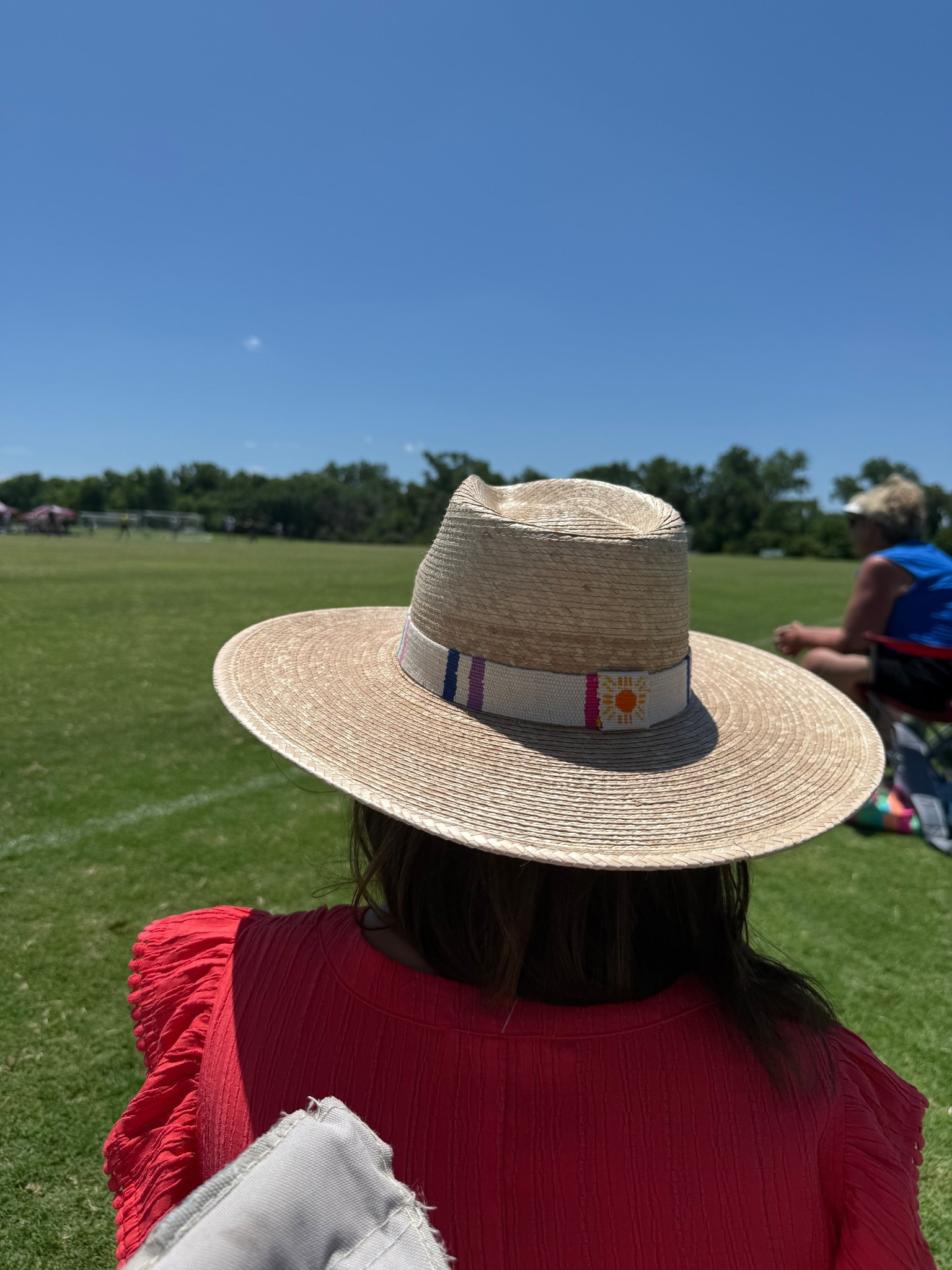 Best sun hat! Just bought it for my mom and want one for myself! 