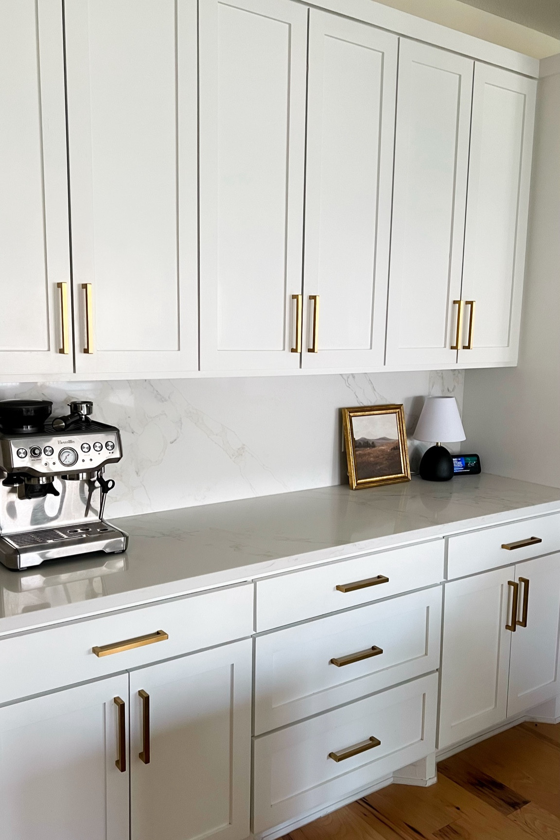 Love these Amazon Cabinet pulls! They’re great quality and the perfect color brass! Also linked the mini frame and lamp 🫶🏼
#home #homefinds #brass

#LTKFindsUnder50 #LTKHome #LTKSaleAlert