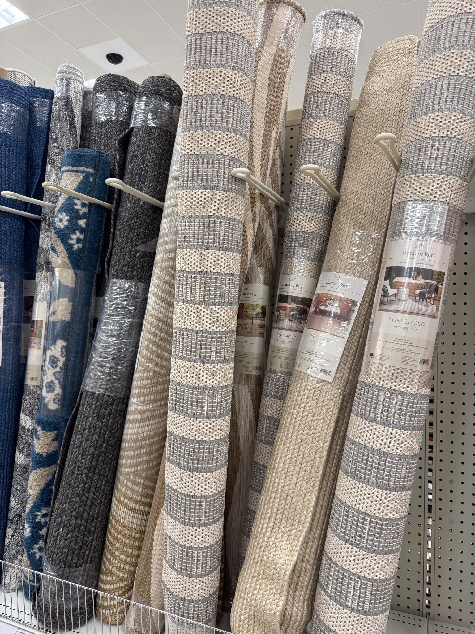 Target coming in hot with the outdoor rugs this season!! The colors, the textures, the vibes!!! 

@target #targetpartner #target 