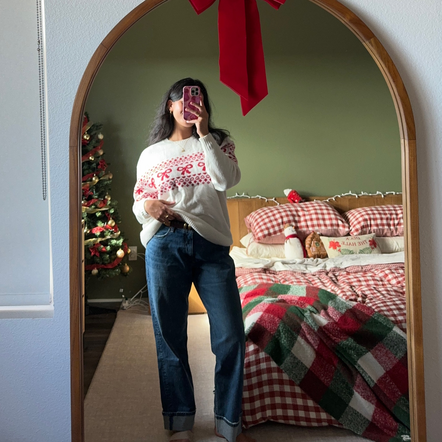 Christmas Szn Outfit!! I’m wearing a size L in the sweaterr