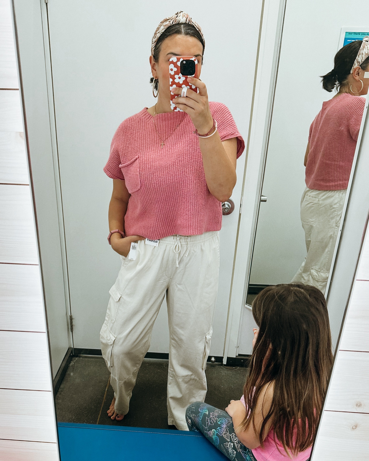 OLD NAVY FIND 
cargo pants perfect for spring! I’m in a size large and they come in multiple colors! 

#LTKmidsize #LTKfindsunder100 #LTKfindsunder50