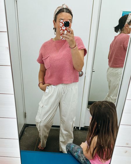 OLD NAVY FIND 
cargo pants perfect for spring! I’m in a size large and they come in multiple colors! 

#LTKmidsize #LTKfindsunder100 #LTKfindsunder50