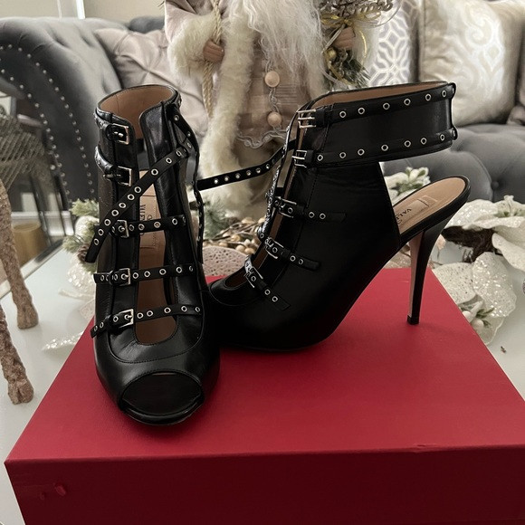 Valentino booties slightly worn twice no scuffs , scratches on leather . | Poshmark