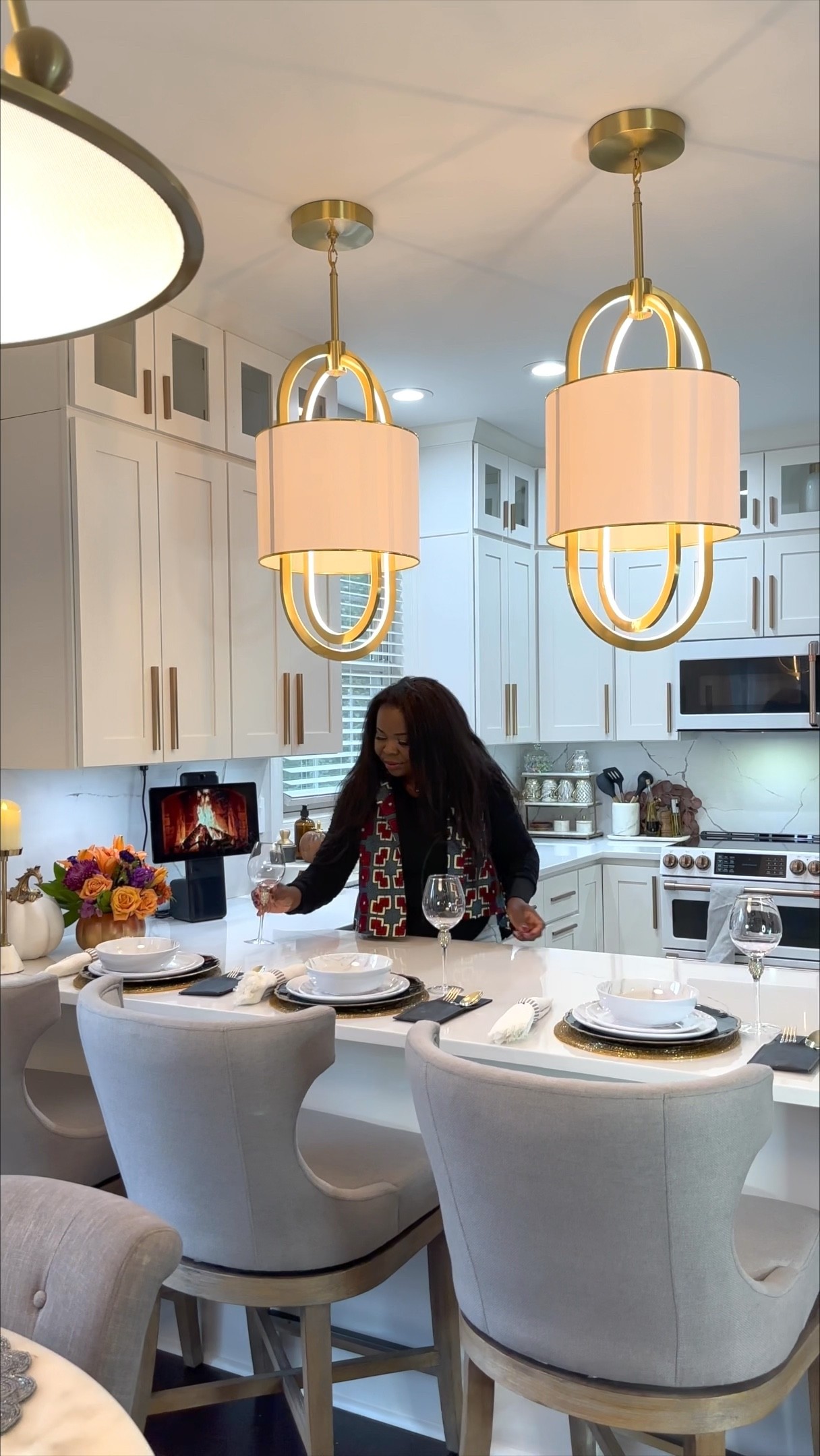 If you don’t have a formal dining space to entertain for thanksgiving, here’s a simple idea where you could use your kitchen countertop for a cozy gathering or Friendsgiving. I got these marble dinnerware and table setting from @walmart and I’ll link it all on my LTK page and stories 🍂. #walmartpartner  #WalmartHome #walmart #ltkhome 

#LTKhome #LTKHoliday #LTKSeasonal