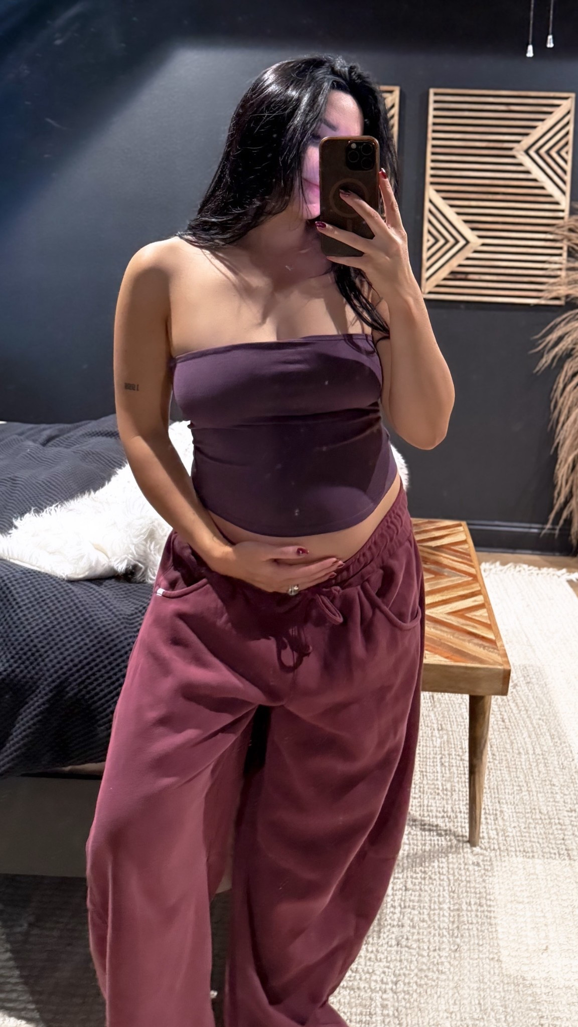 Pregnancy/maternity casual outfit. #sweatpants #barrellsweatpant #28weekspregnant #thirdtrimesteroutfit

#LTKBump #LTKBaby #LTKStyleTip