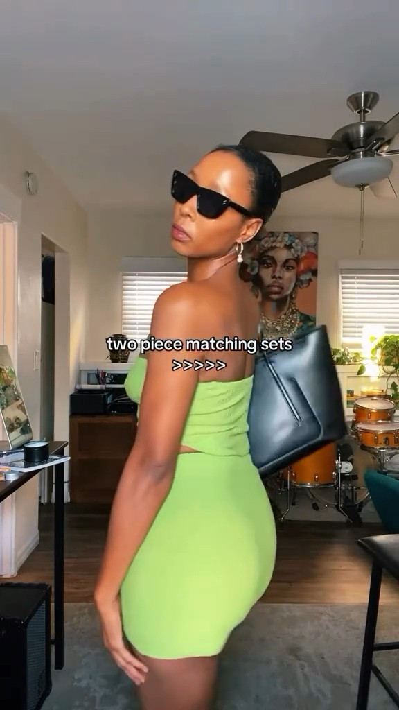 getting dressed has bever been easier (or more chic!) 🐍 ✨🕯️
.
.
.
.
lipgloss, lip combo, lip liner, lipstick, clean beauty, fall makeup, natural makeupp #ltkparties #fall #ltkstyletip fall makeup look, natural fall makeup, natural makeup tutorial, fall makeup tutorial #twopiece #corset #amazon #kbeauty