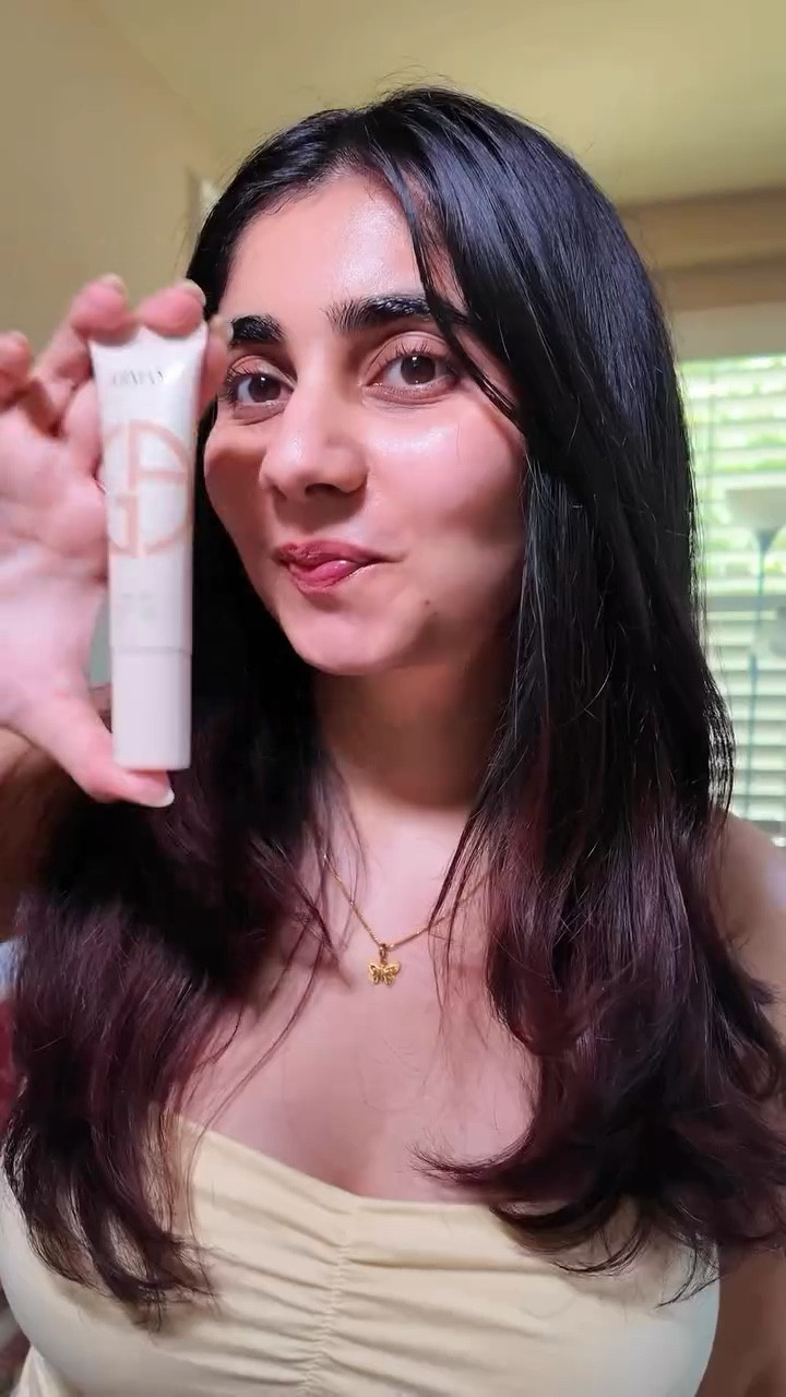 Loving the glow from Armani Beauty’s new Skin tint and Luminous Silk Concealer combo

@armanibeauty @sephora 

@armanibeauty &@sephora
#giftedbyarmani #armanibeauties 
#armanimakeup #glowymakeup #softmakeup #naturalmakeuplook #easygrwm #easymakeuptutorial #grwm #luxurymakeup #skintint #skintints #sheertint