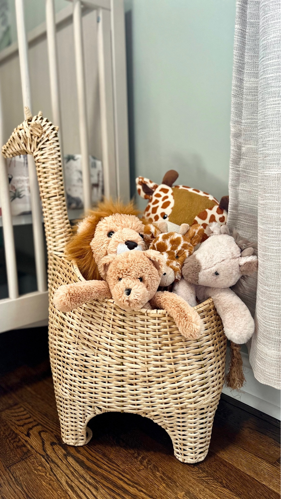 Pottery barn giraffe wicker stuffed animal basket
