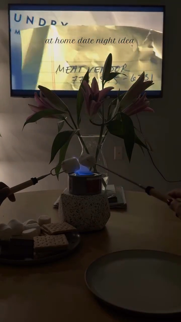 at home date night 🍔📺🍫 

homemade burgers and fries 🍔
sparkling apple cider 🥂
s’mores 🍫

#datenights #grwmforadate #datenight #couple #relationships #desicouple #desidiaries #indian #pakistani #browngirls #couplegoals