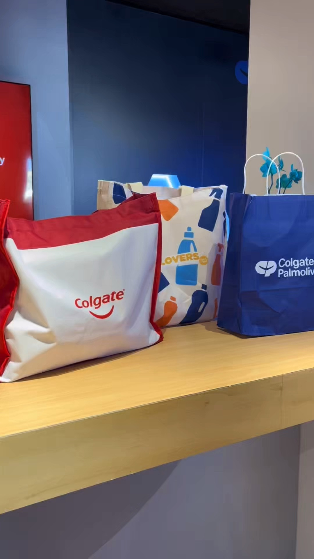 • Da hortelã fresca do México 🇲🇽 
• À 1ª e 2ª  linha de produção mais rápida do mundo 🌍 
• Eu vi e entrei na fábrica da @colgatebrasil com todo equipamento de segurança 👩🏻‍🔬 

É um cuidado que a gente nem imagina!! 

Uma experiência sensorial que vou guardar pra sempre 🤍✨ Querem ver os recebidos? Foram váaaaarios! 

#colgatebrasil #colgate #hortelã #vlog #saopaulo

#LTKhome #LTKviagem #LTKbrasil