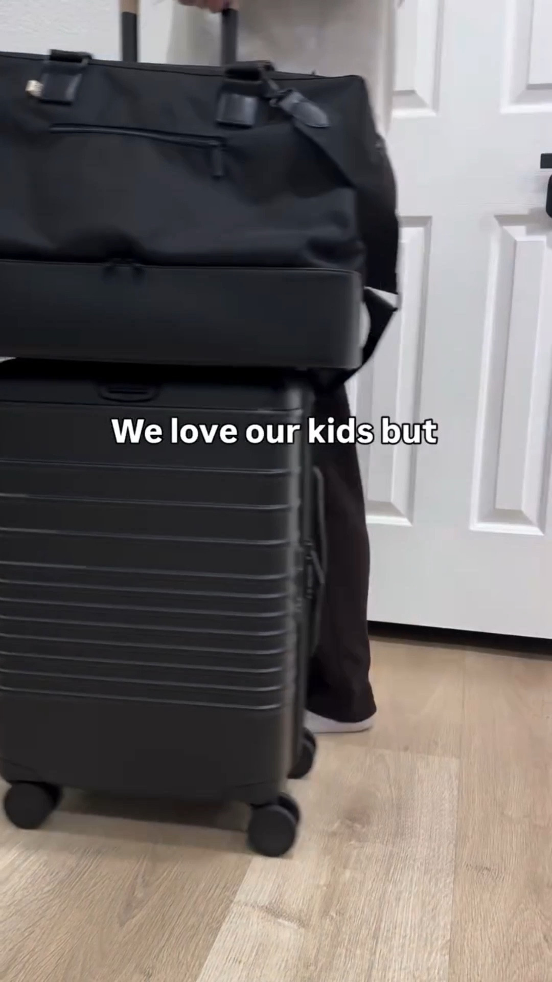 Taking a much needed mommy & daddy time to reconnect.❤️ Because a burnt out parent is not a fun one. #packwithme #weekendgetaway #adventure #kidsfree #beispartner 

🧳 @beis - using the Weekender bag in  Black and the Carry On Roller in Black.