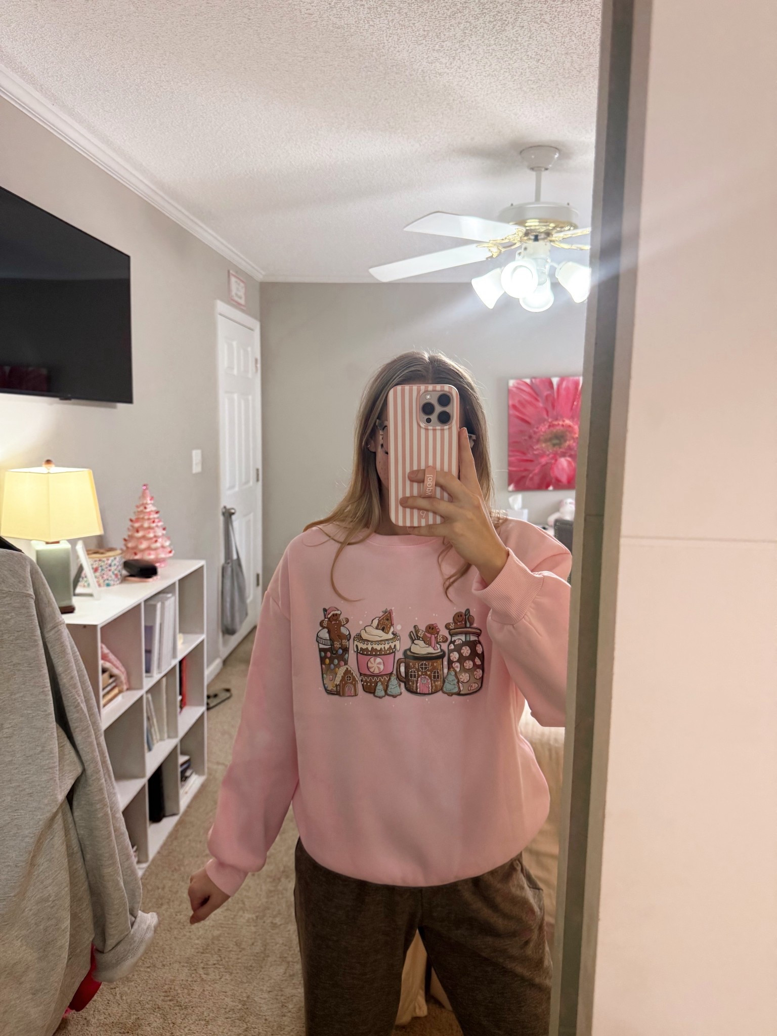 Love this gingerbread sweatshirt 💖🎄🤎

#LTKHoliday #LTKFindsUnder50 #LTKootd