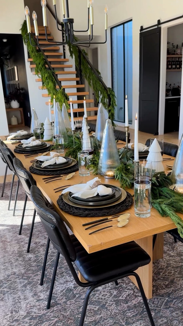 Christina’s holiday table decor