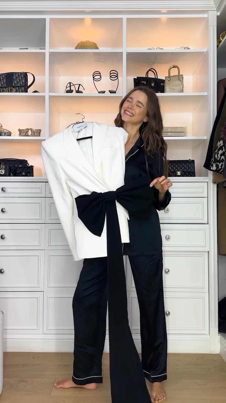 6 days of extra outfits is here & we’re starting extra festive ✨🖤

#LTKStyleTip #LTKWatchNow