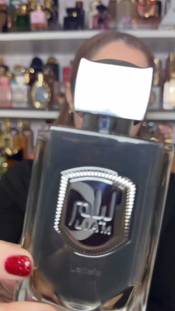 Liam Grey by @lattafa.usa @lattafa_perfumes . This is a warm, classy fragrance. 

#perfume #fragrance #smellgood #fragrancelover #fragrancereview #sotd #scentoftheday