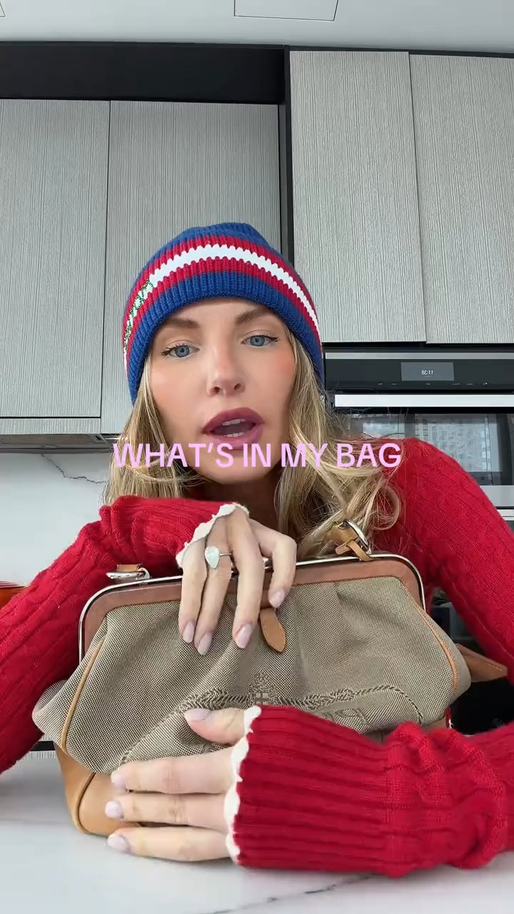 What’s in my bag! ❤️