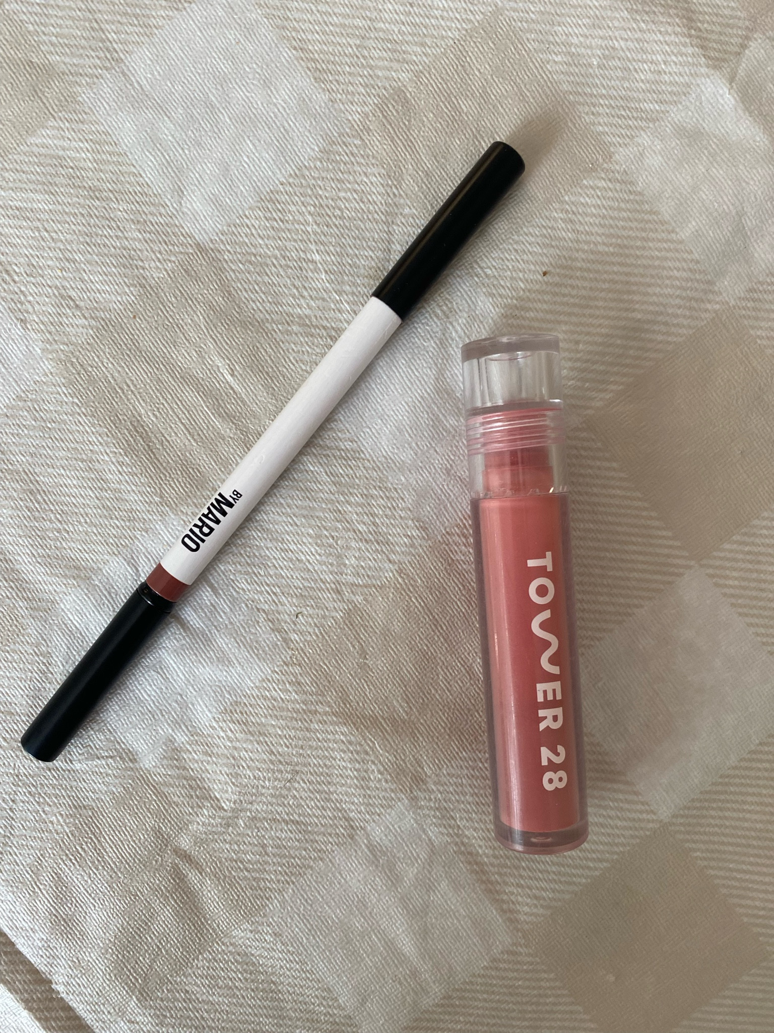 Lip comb I’m loving lately. 

Makeup by Mario Ultra Suede Sculpting Lip Pencil - Toasty 

Tower 28 ShineOn Lip Jelly Hydrating Non-sticky Lip Gloss- Pistachio 



#LTKBeauty #LTKSeasonal #LTKFindsUnder50