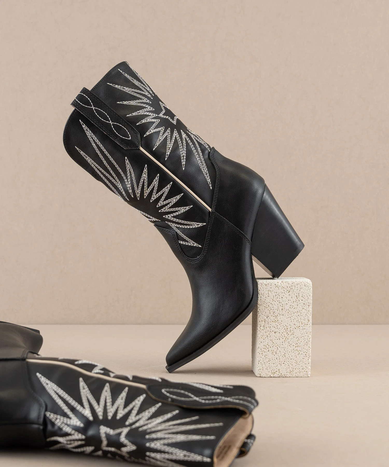 The Emersyn - Black Starburst Embroidery Boots | Oasis Society