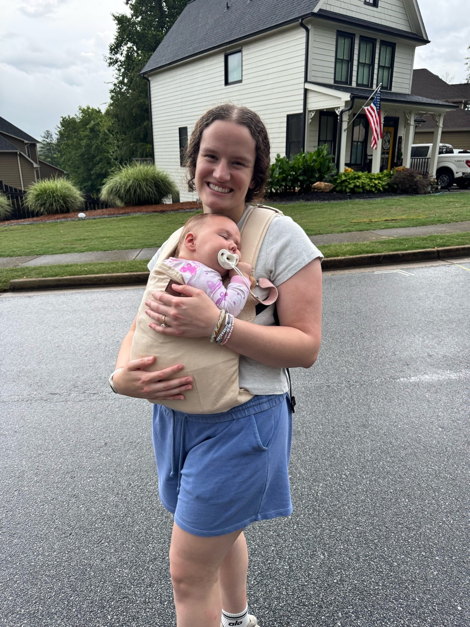 After long walks with my daughter in the carrier and a day full of nursing. I love using my foam roller to relieve any tension! 💙💙

#LTKActive #LTKdayinmylife