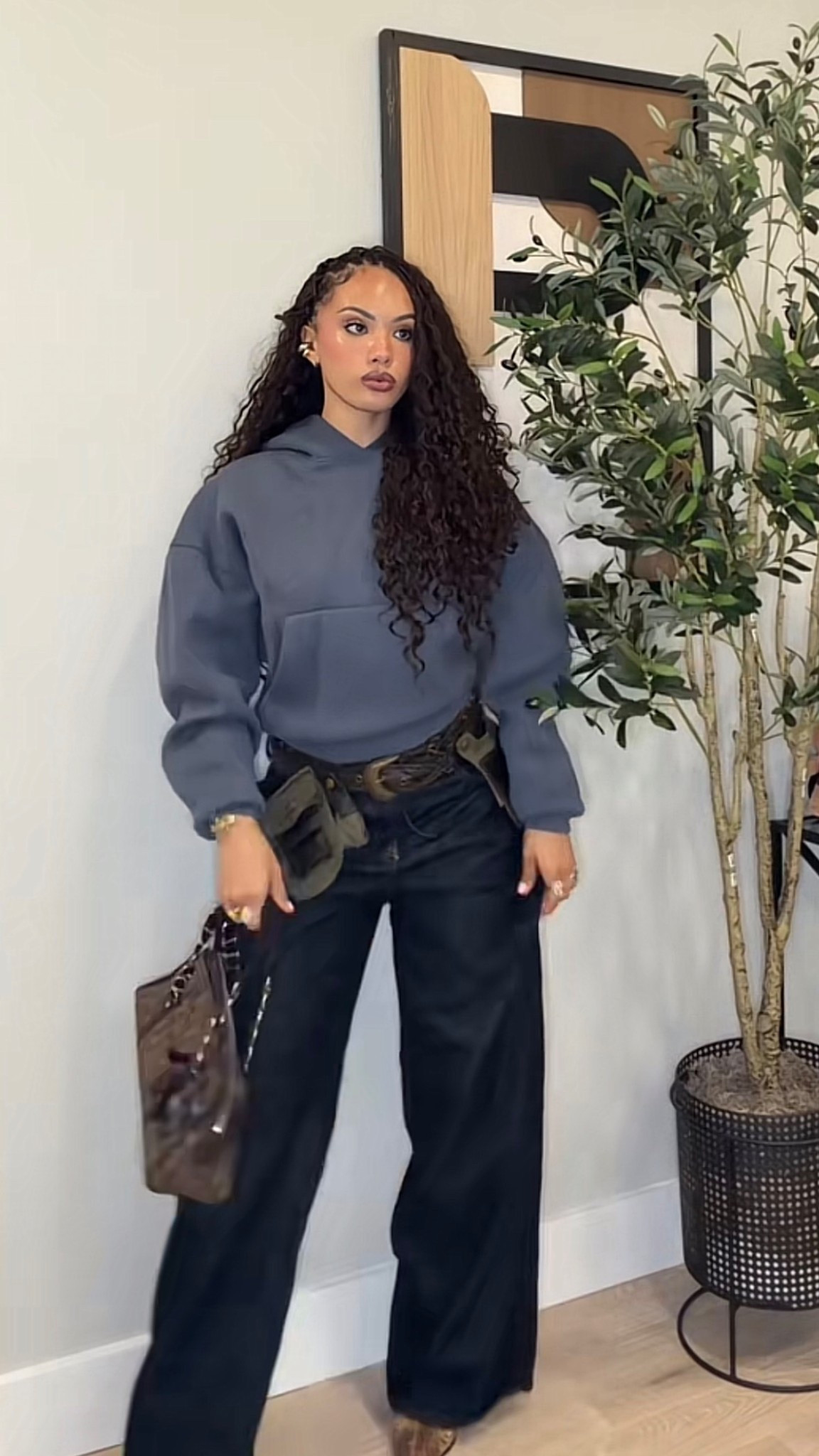 Elevated street style 

Casual ootd, jeans and heels, elevated casual

#LTKgrwm #LTKootd