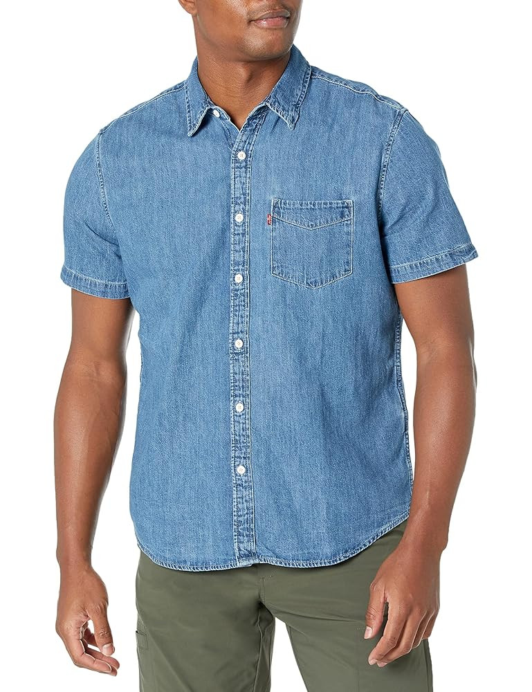 Levi's Men's Classic 1 Pocket Short Sleeve Button Up Shirt (Also Available in Big) | Amazon (US)