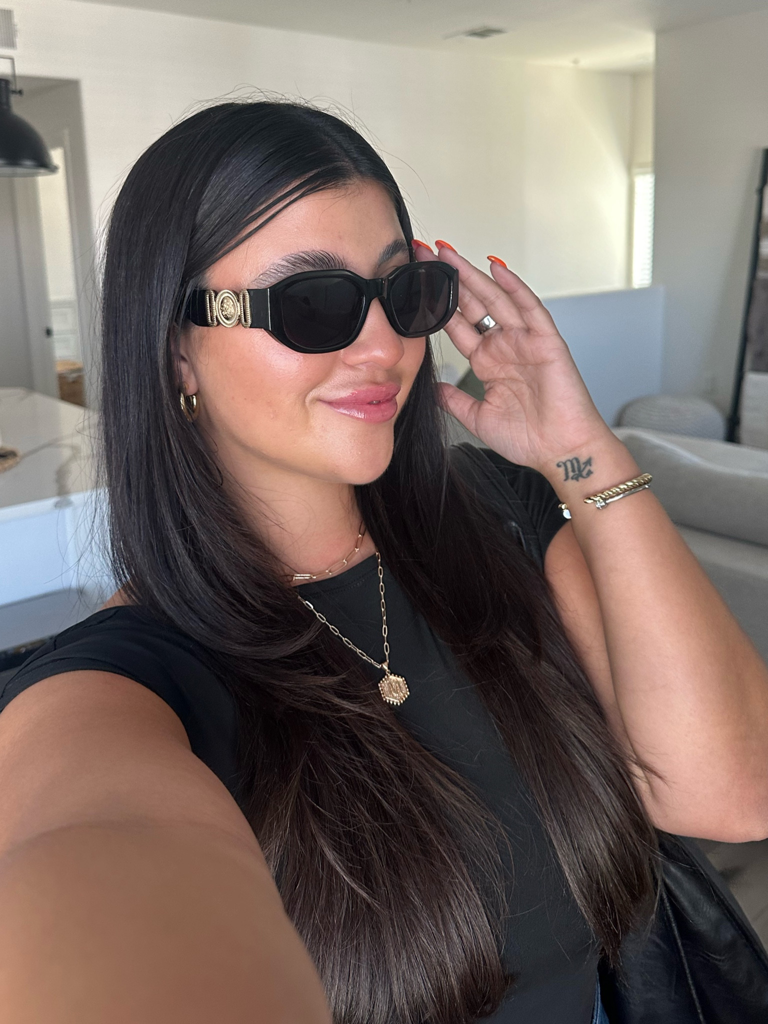 All black for the night 🍸🖤 

#ootd #fridaynight #datenight #outfitofthenight 

#LTKMidsize #LTKFindsUnder50