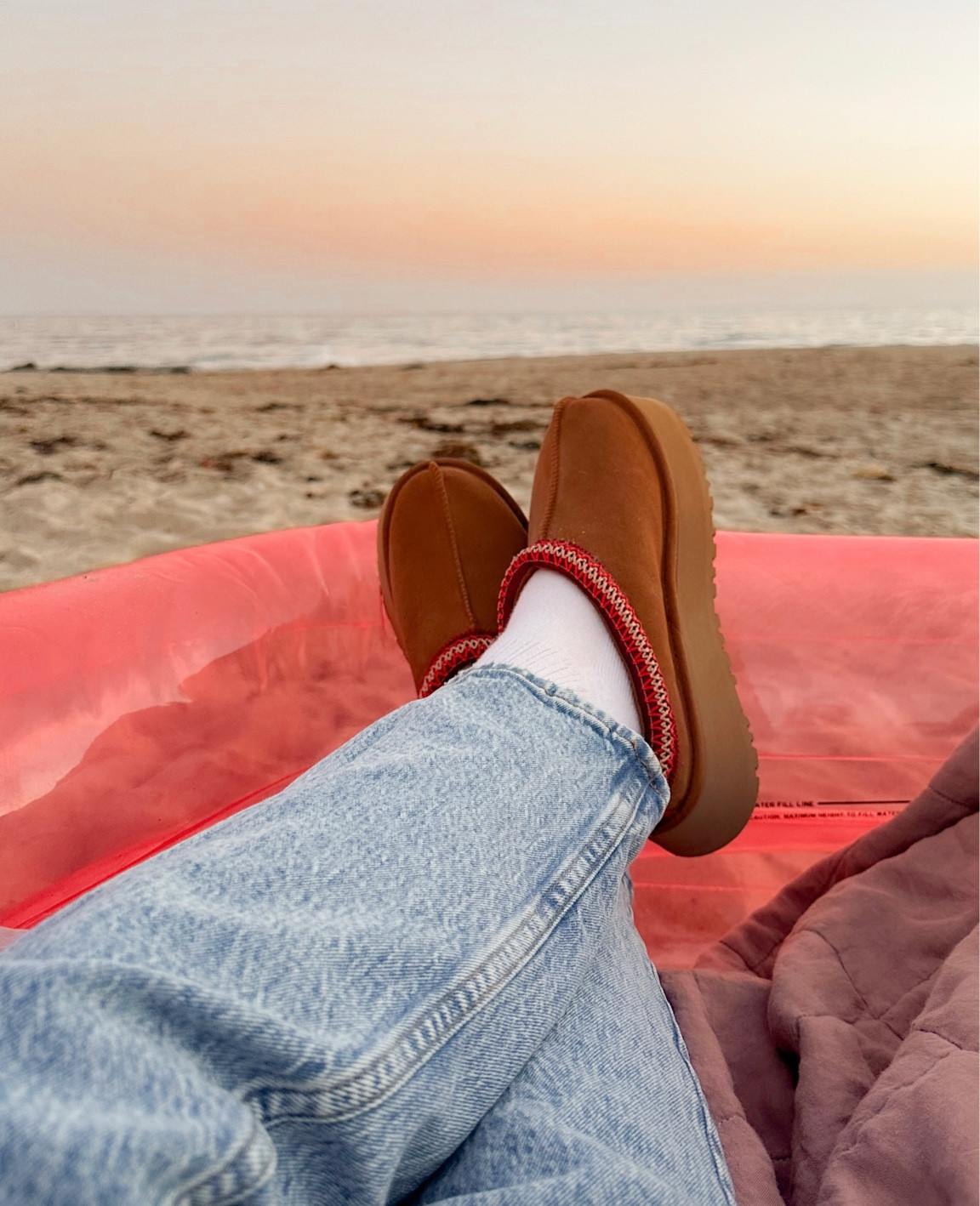 Fall outfit, ugg slippers, fall fashion, fall style, Ugg shoes, Uggs

#LTKshoecrush #LTKSeasonal #LTKstyletip