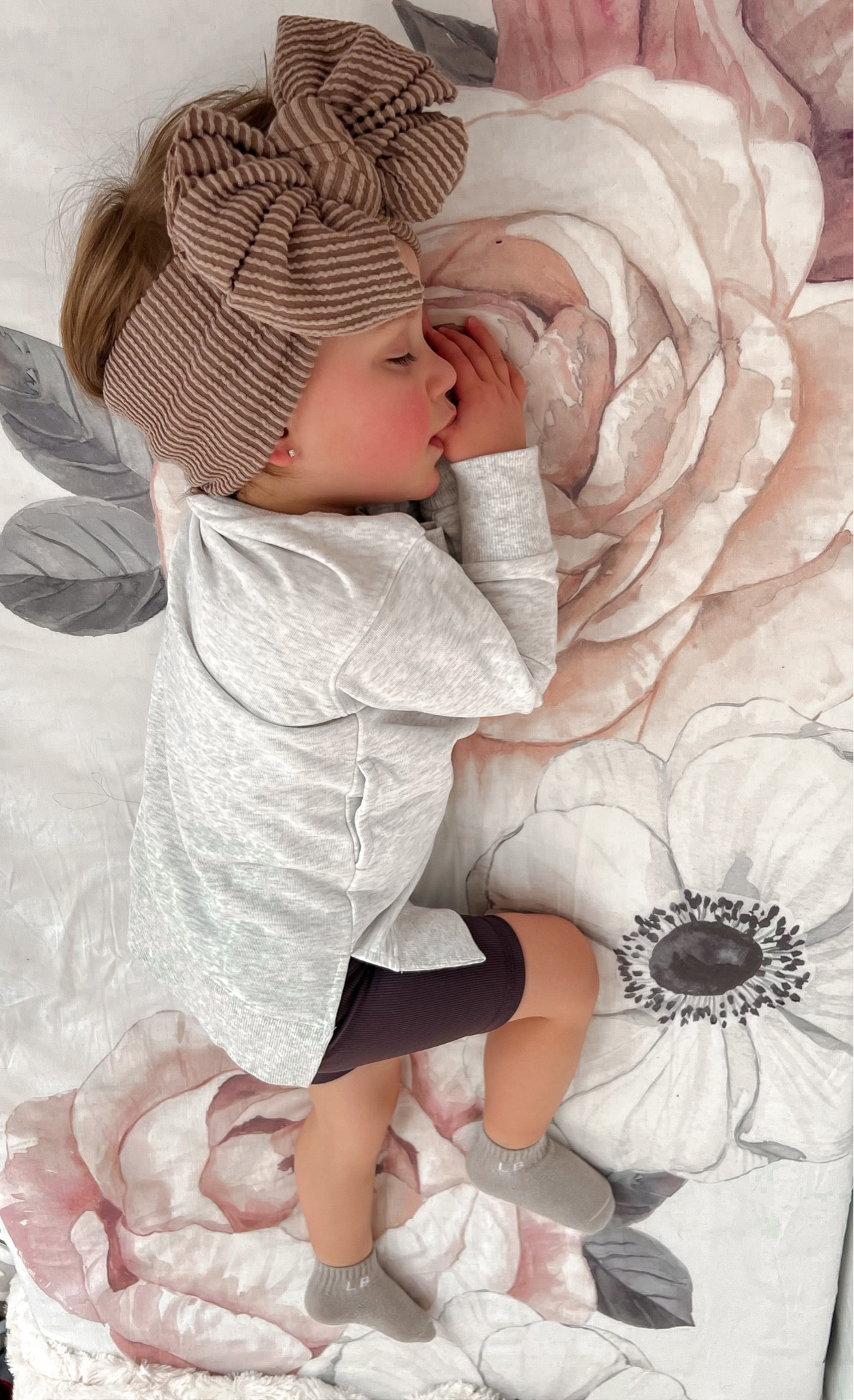 Toddler girl bedding ; baby girl crib sheet ; baby girl bedding ; flower crib sheet ; toddler girl room ; baby girl nursery ; chunky ribbed bow headband 

Bow @tyednknots - code JULES
Outfit @littlebipsy

#LTKkids #LTKbaby #LTKbump