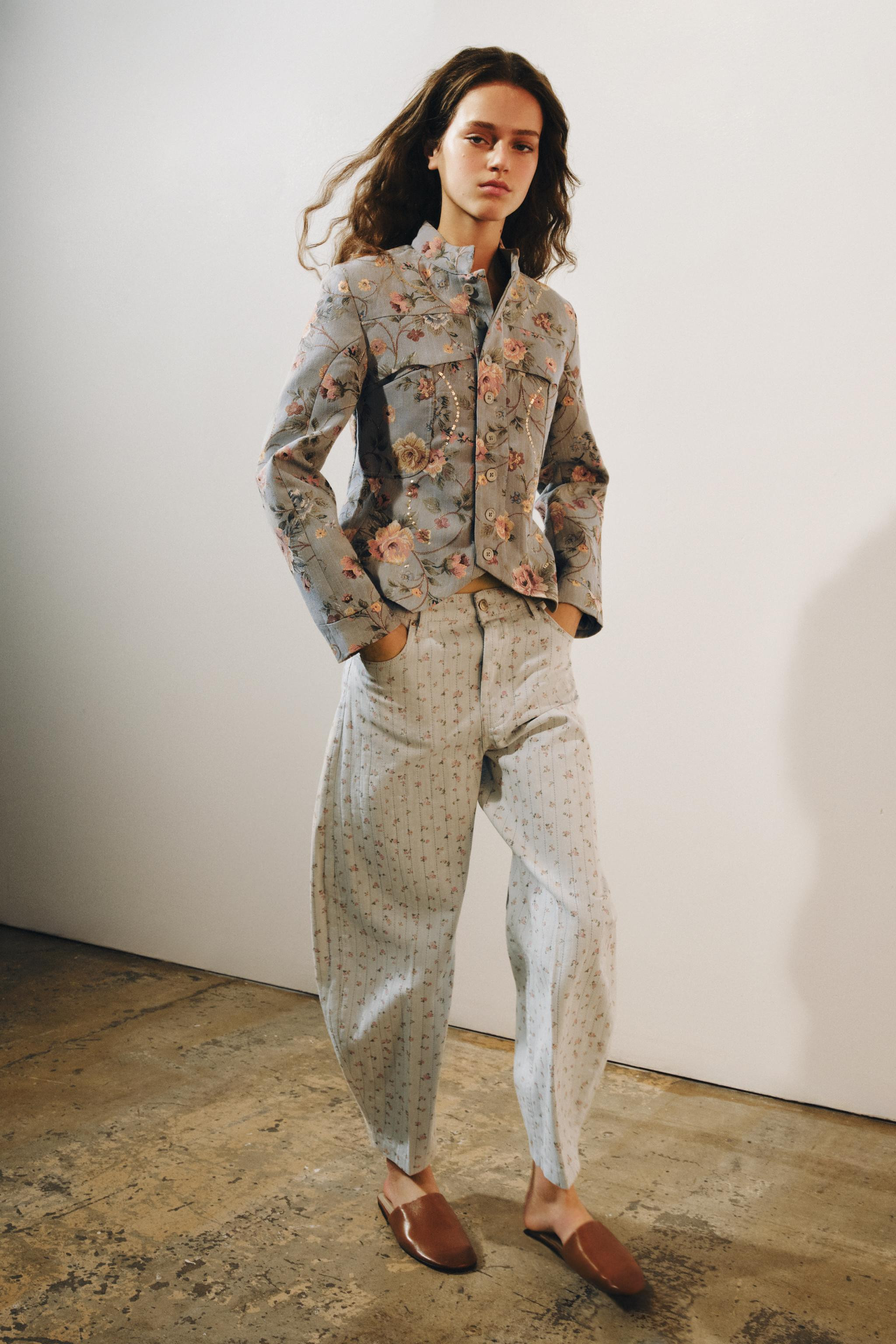 ZARA WOMAN COLLECTIONBlazer aus Baumwollgarn. Stehkragen und lange \u00c4rmel. Aufgesetzte Vorder... | Zara US