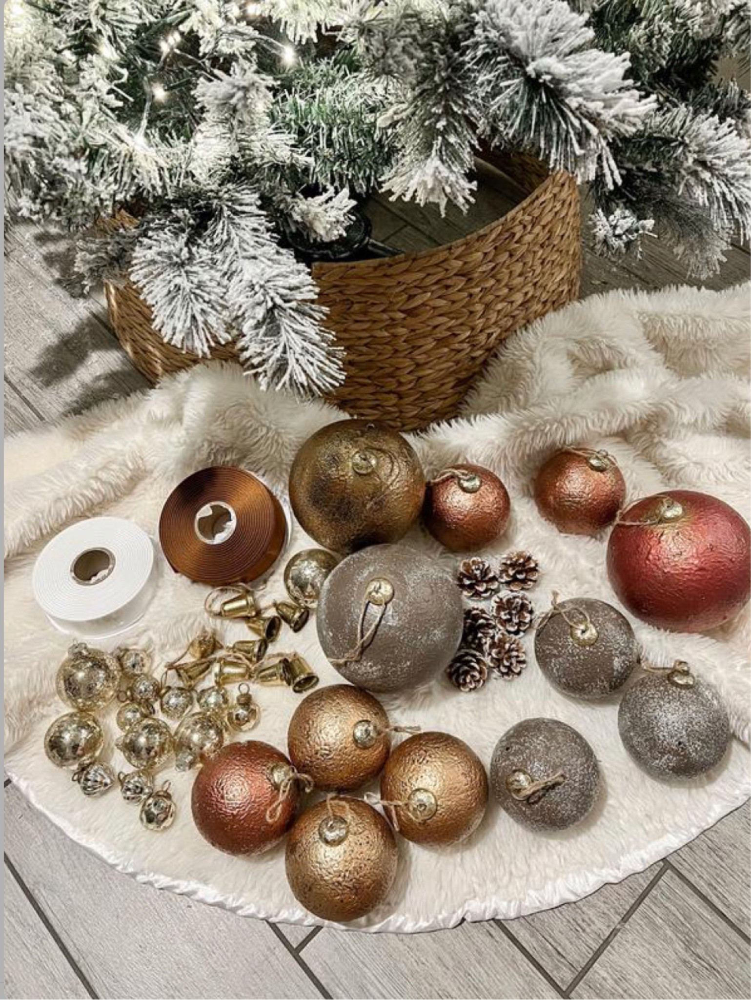 Christmas tree decor🎄

#christmastree #christmasdecor #christmastreedecorations #holidays #holidaydecor #decor #homedecor #kirklandsornaments #ornaments #christmasornaments #neutrals #neutralornAments #amazonfinds #pines #christmasbells #bells #crateandbarrel #christmasribbons #ribbons #amazonhome #amazonchristmasdecor #tree #treedecor #amazonlights #christmaslights #ltkholiday #holidaydecor #christmasfinds #balsamhill #twinklelights #holiday #christmas #kirklandshome 

#LTKhome #LTKHolidaySale #LTKSeasonal