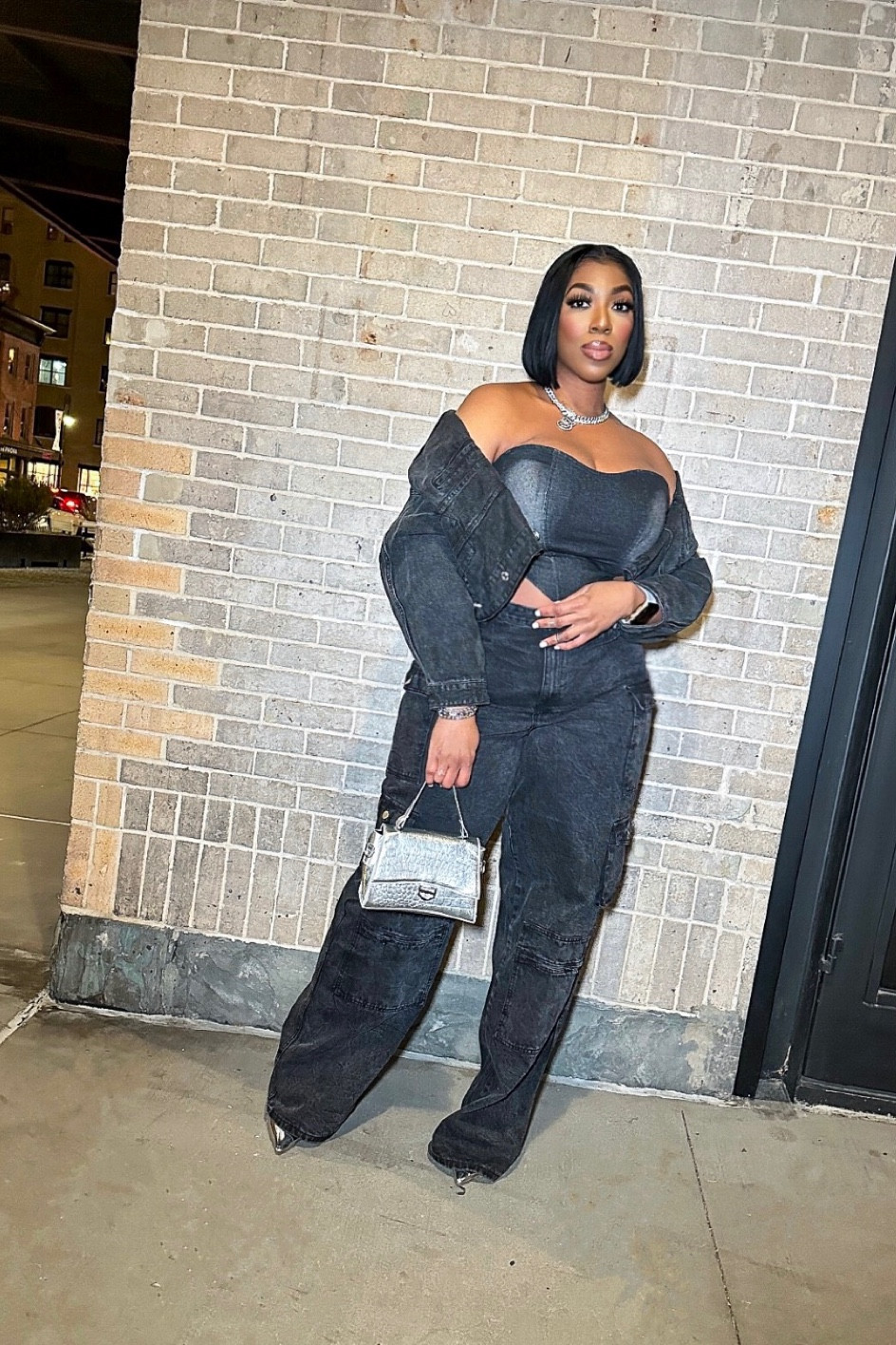 Can’t go wrong with black

#LTKFind #LTKcurves #LTKstyletip