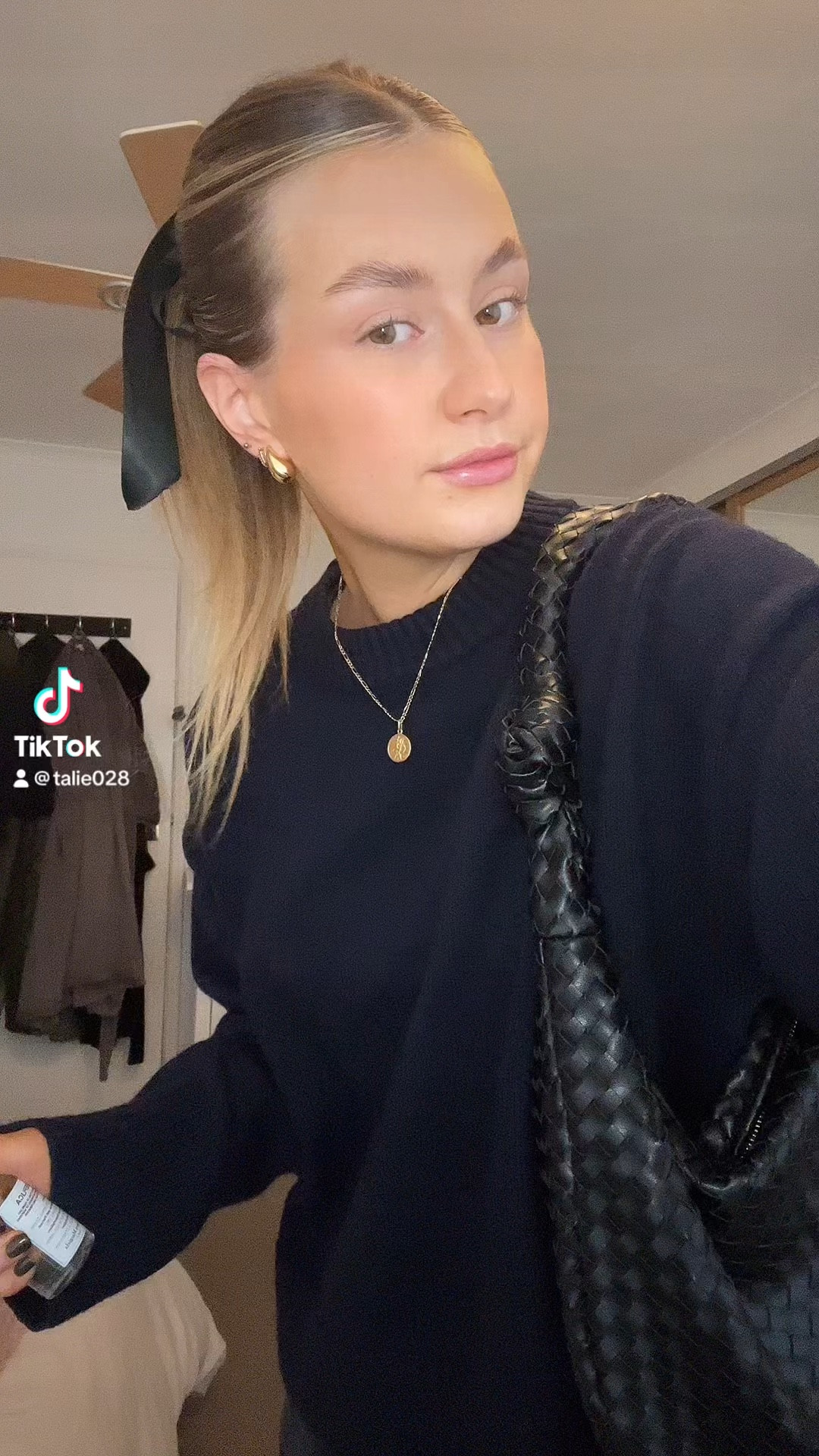 Navy jumper ootd 💙