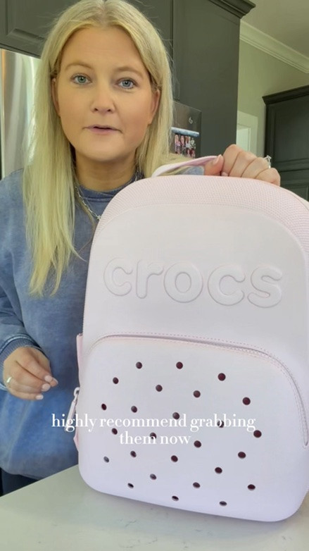 Already grabbing next year's favorite backpack early 💕🎒
#crocspartner #crocs #ad @crocs