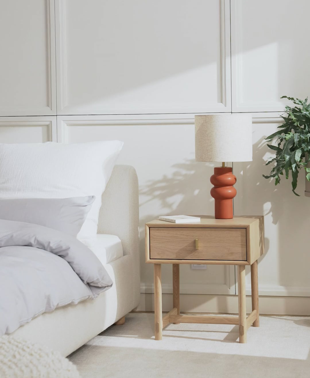 Mesilla de noche con cajón de roble Diana | Westwing EU