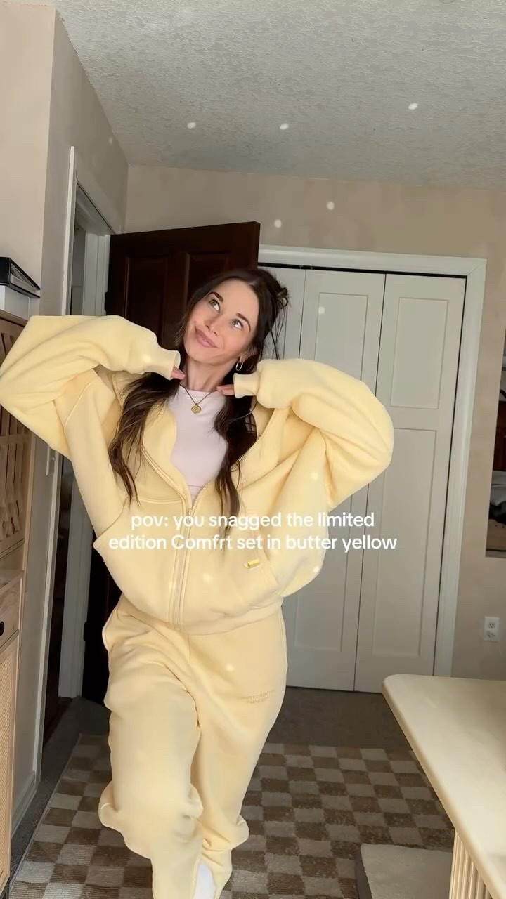 🏃‍♂️RUN DON’T WALK! @comfrt Spring 65% Sale is stil going on!! & you can use my additional 15% off link in my bio 🫶 I am OBSESSED. I bought three sets back to back because I can’t get enough and don’t want to wear anything else and this sale is a no brainer. I’ve wanted these sets for sooo long! The quality is amazingggg and I already want more pastel colors and this arrived today 😂 

🌷🪻🌻