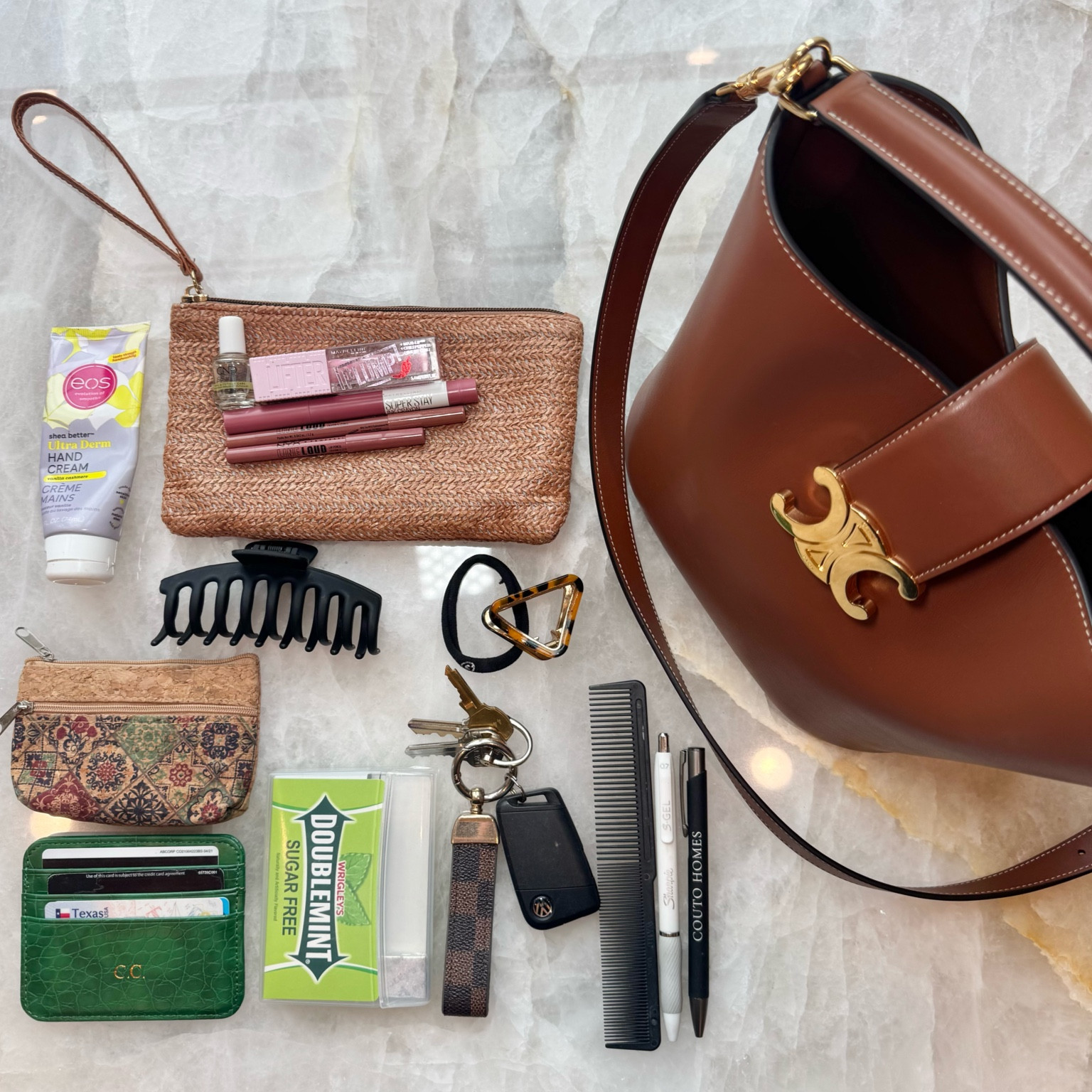 What’s in my bag 💼

#LTKItBag #LTKBeauty