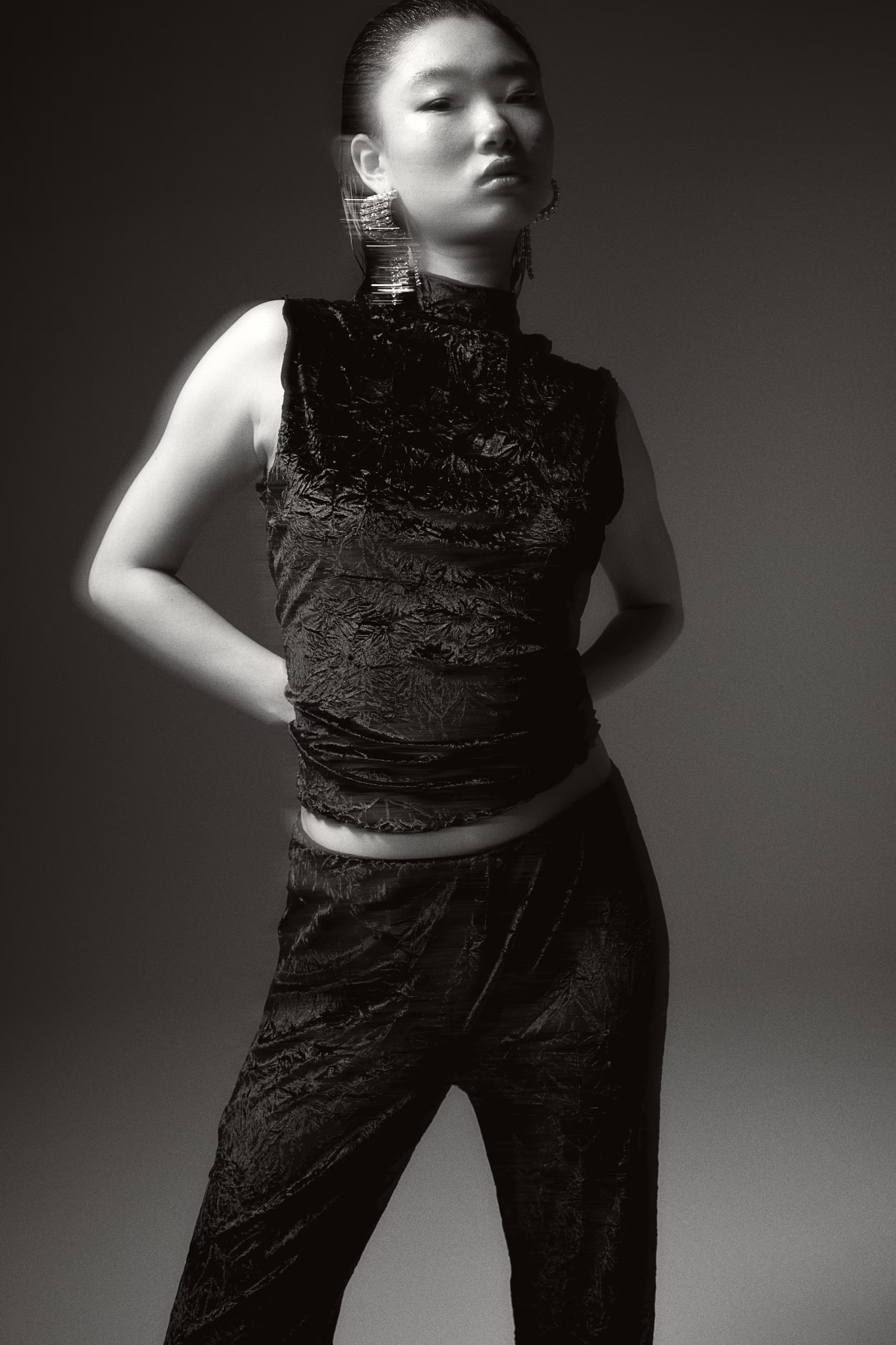 Crushed velour vest top - Black - Ladies | H&M GB | H&M (UK, MY, IN, SG, PH, TW, HK)