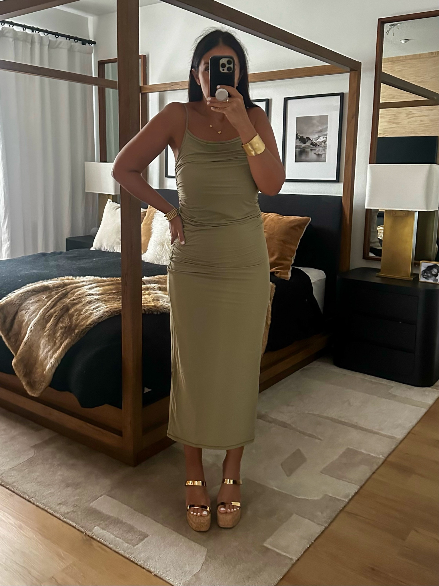 Jessica Simpson Samhita Women's Sandals & Flip Flops Gold Size. Chapter Dress Wearing Size Medium. 
