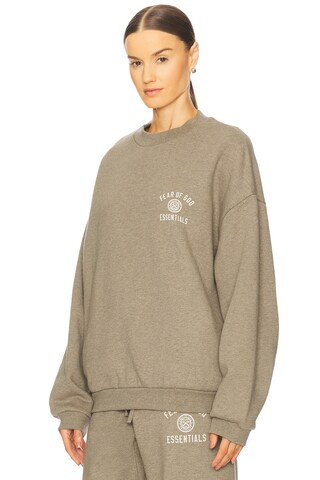 FLEECE 크루넥 from Revolve.com | Revolve Clothing (Global)