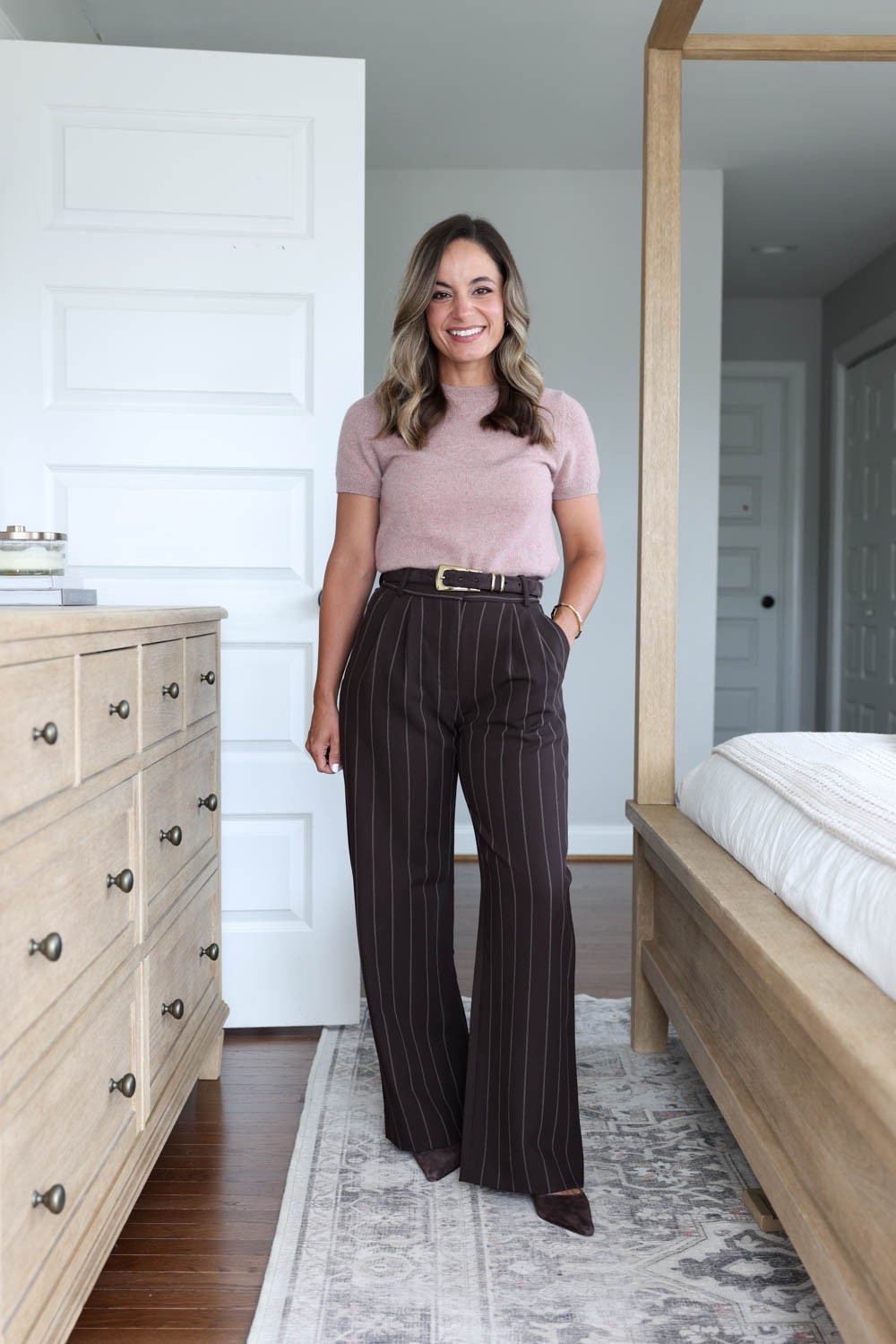 Six color combination ideas with petite-friendly chocolate brown pants. 

Pants (Abercrombie): 24 short / 28.5” inseam / 11.5” rise ( I need a heel with these pants) - these has sadly sold out in the pinstripe option I’m wearing but they are fully stocked in solid brown and black!

Rose top (Quince): xs