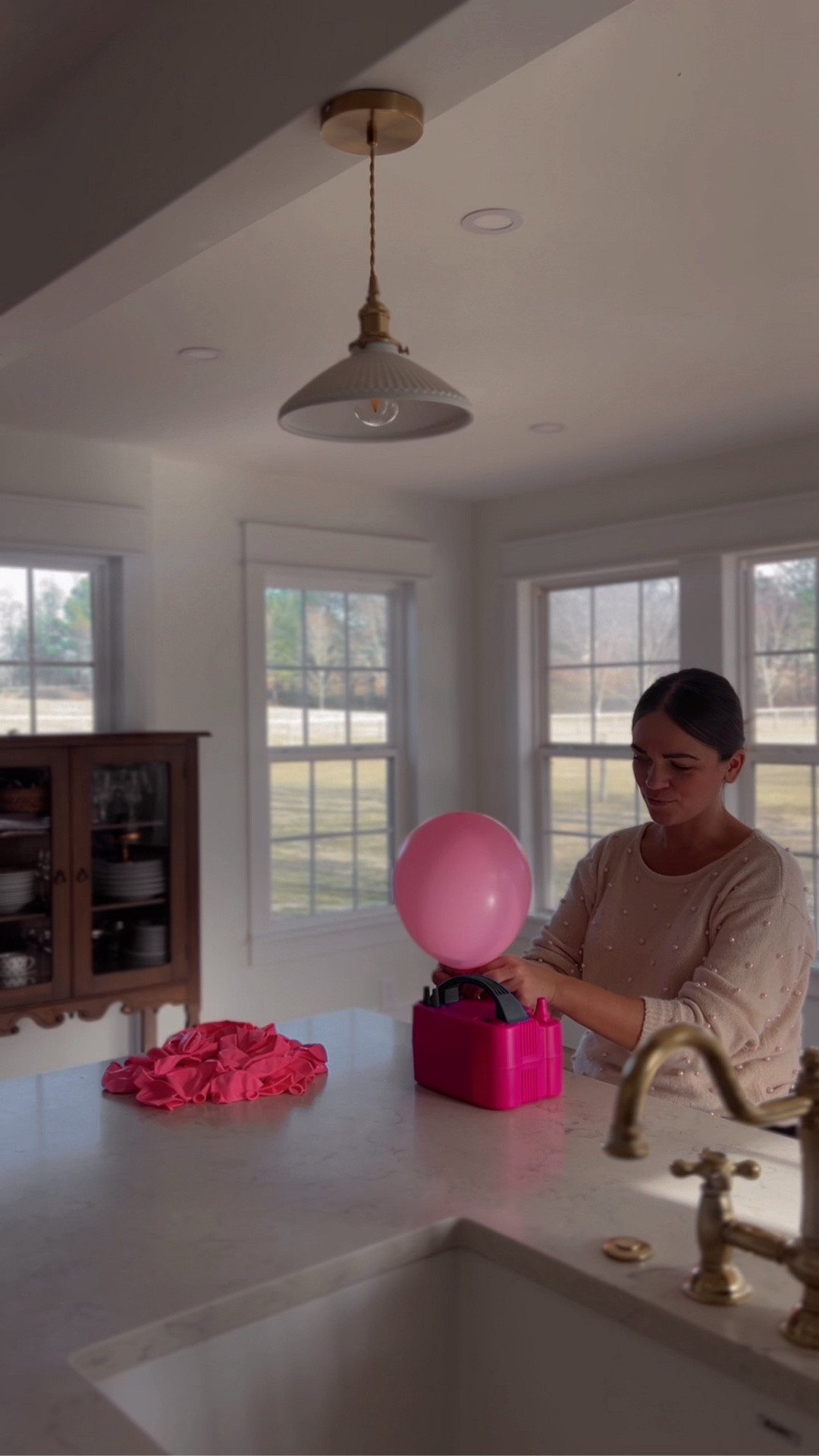 Save your lungs — buy a balloon pump! 

Mind-blowing to think I used to MANUALLY blow up 60+ balloons for the girls' birthdays… 🙃 


#LTKHome #LTKmomlife #LTKKids