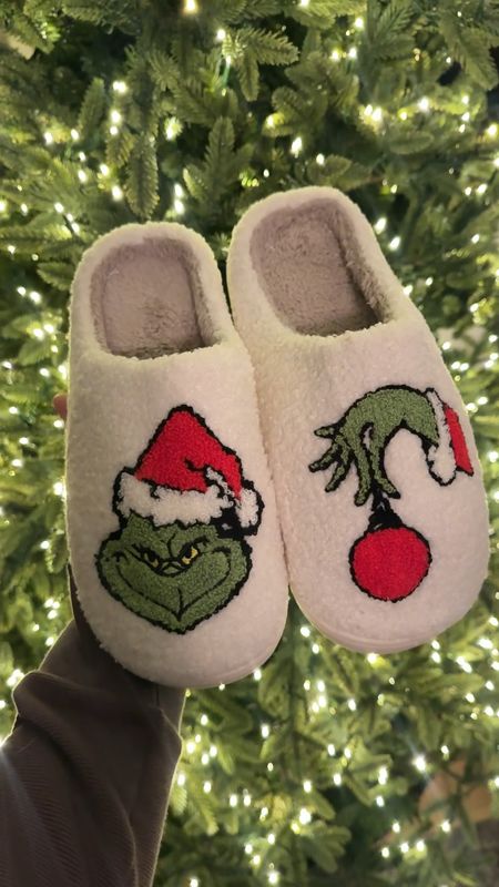 👀These are seriously the cutest Grinch slippers! They have 5 other patterns to choose from too! They are on sale for under $13 PLUS they have an extra 5% off clickable coupon! 