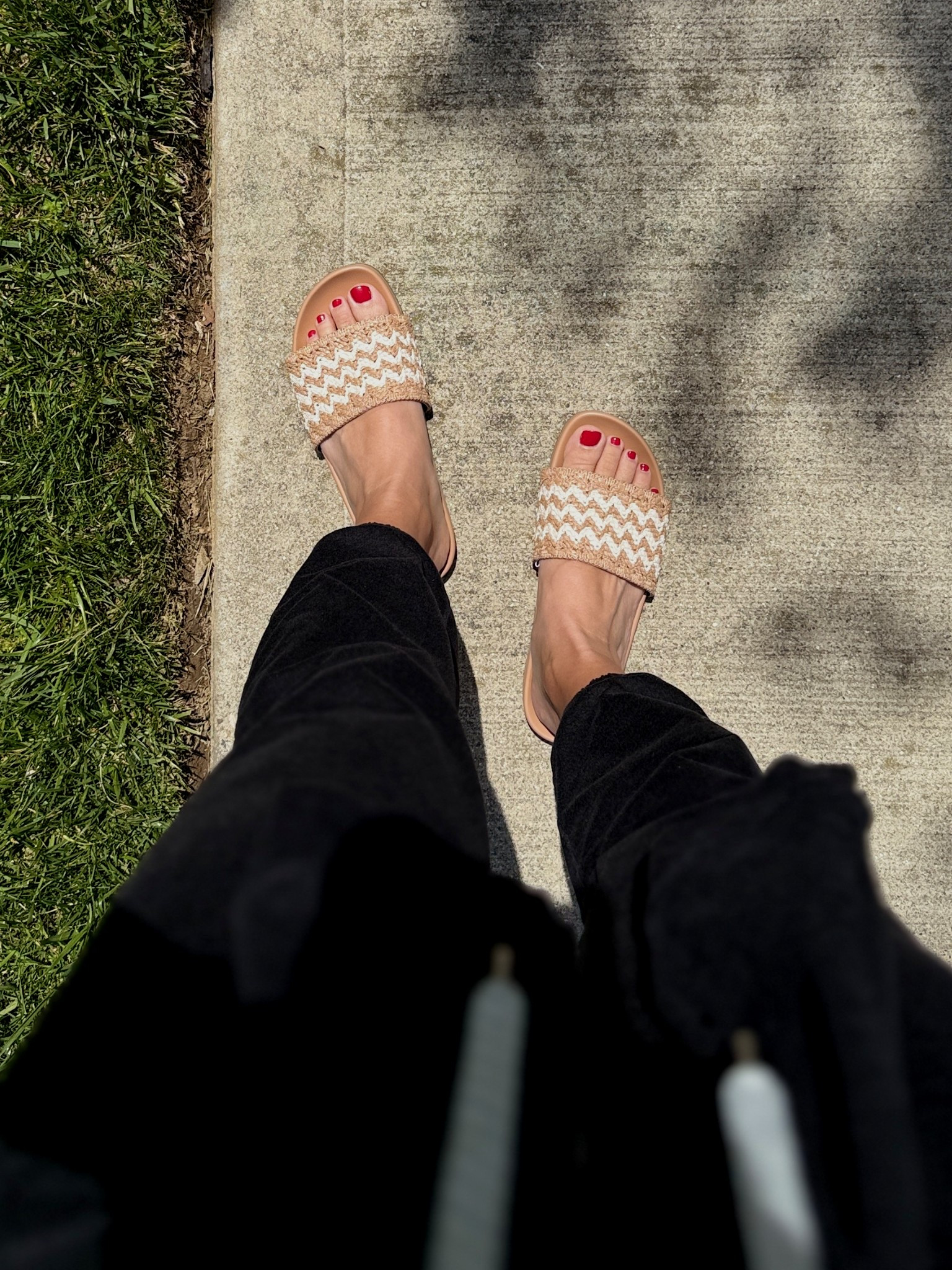 Cutest woven summer slides and jogger set 

#LTKShoeCrush #LTKSeasonal #LTKSummerEdit