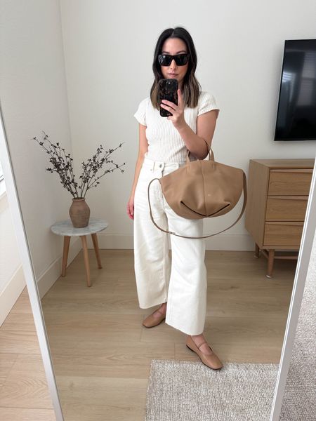 White jean outfits. How to style white jeans. Iove these curve jeans. I sized up 2 sizes and cut hems. 

Everlane tee xs
Everlane jeans 26
Everlane flats 5
Mansur Gavriel bag. Color is old. 


#LTKstyletip

https://liketk.it/4D9Dy