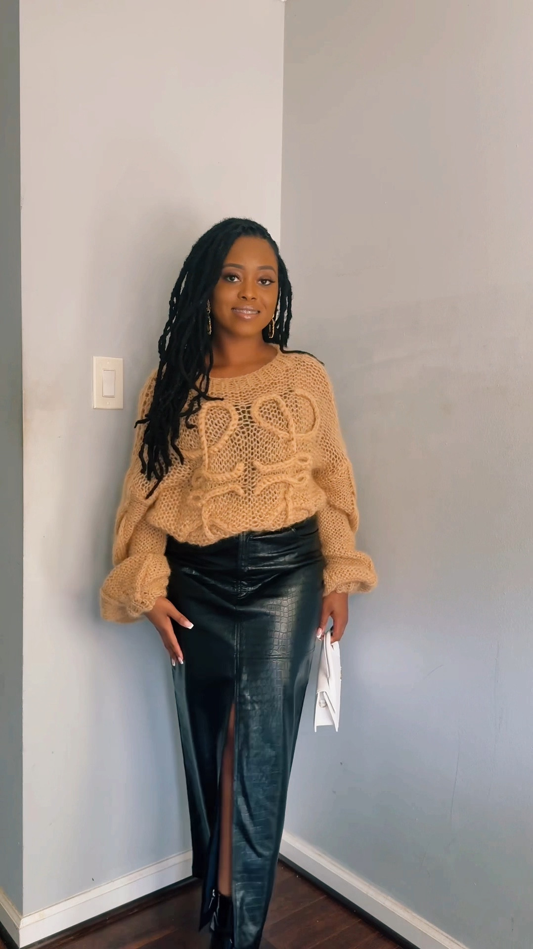 Fall season is approaching…Shop my full fall fit 🍁✨

Sweater: Loewe
Skirt: Nordstrom 
Boots: Schutz
Bag: Jacquemus 



#LTKNYFW #LTKSeasonal #LTKFallSale