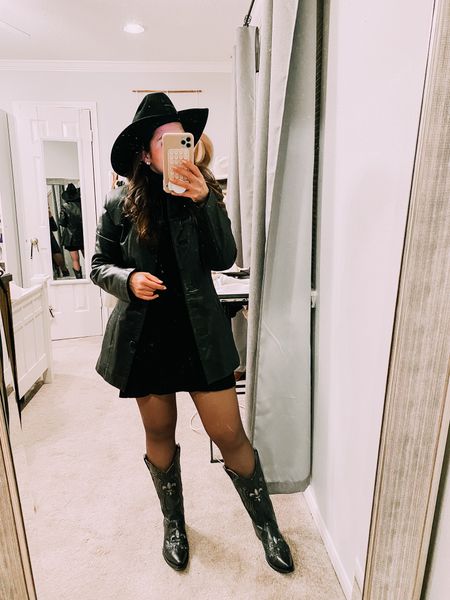 All black winter rodeo outfit 

#LTKFestival