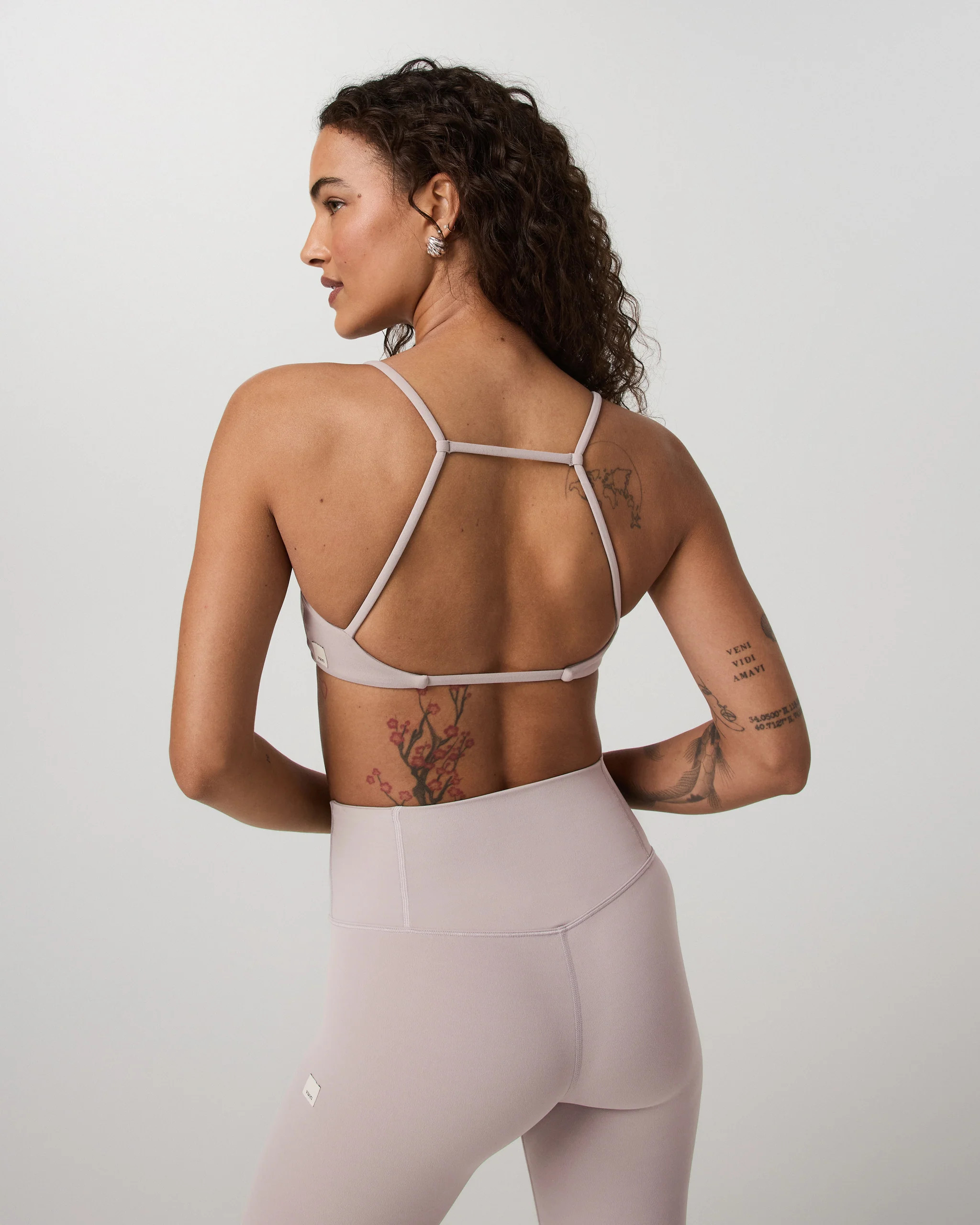 Vuori AllTheFeels™ Strappy Back Bra – Women's Soft Pewter Bra – Vuori | Vuori Clothing (US & Canada)